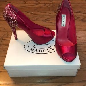 Steve Madden raspberry heels